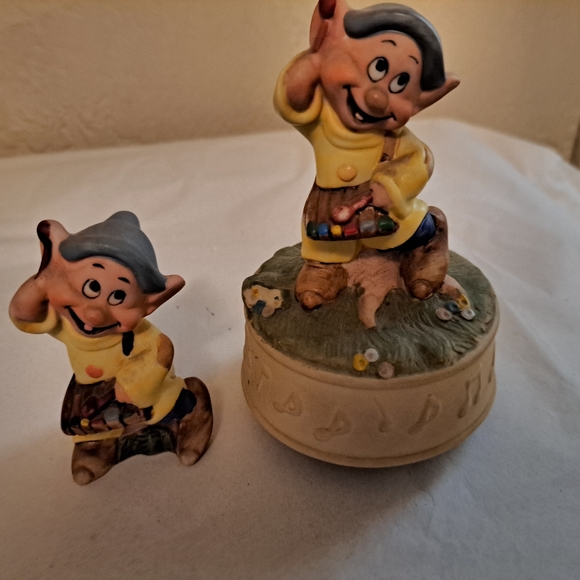 VINTAGE Schmid 1937 to 1987 50th Anniversary Disney Dopey music box with figure - Picture 1 of 7